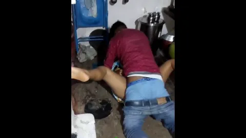 Desi aunty hardcore floor sex with lover viral mms