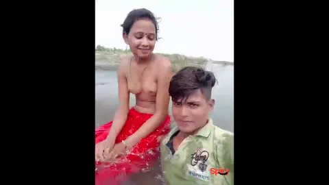 Bihari girl outdoor naked bathing in pond friends recording mms
