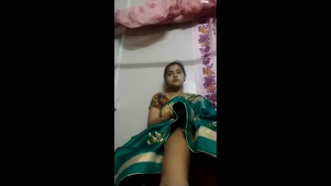 Bengali hot bhabhi solo fingering nudes pussy show